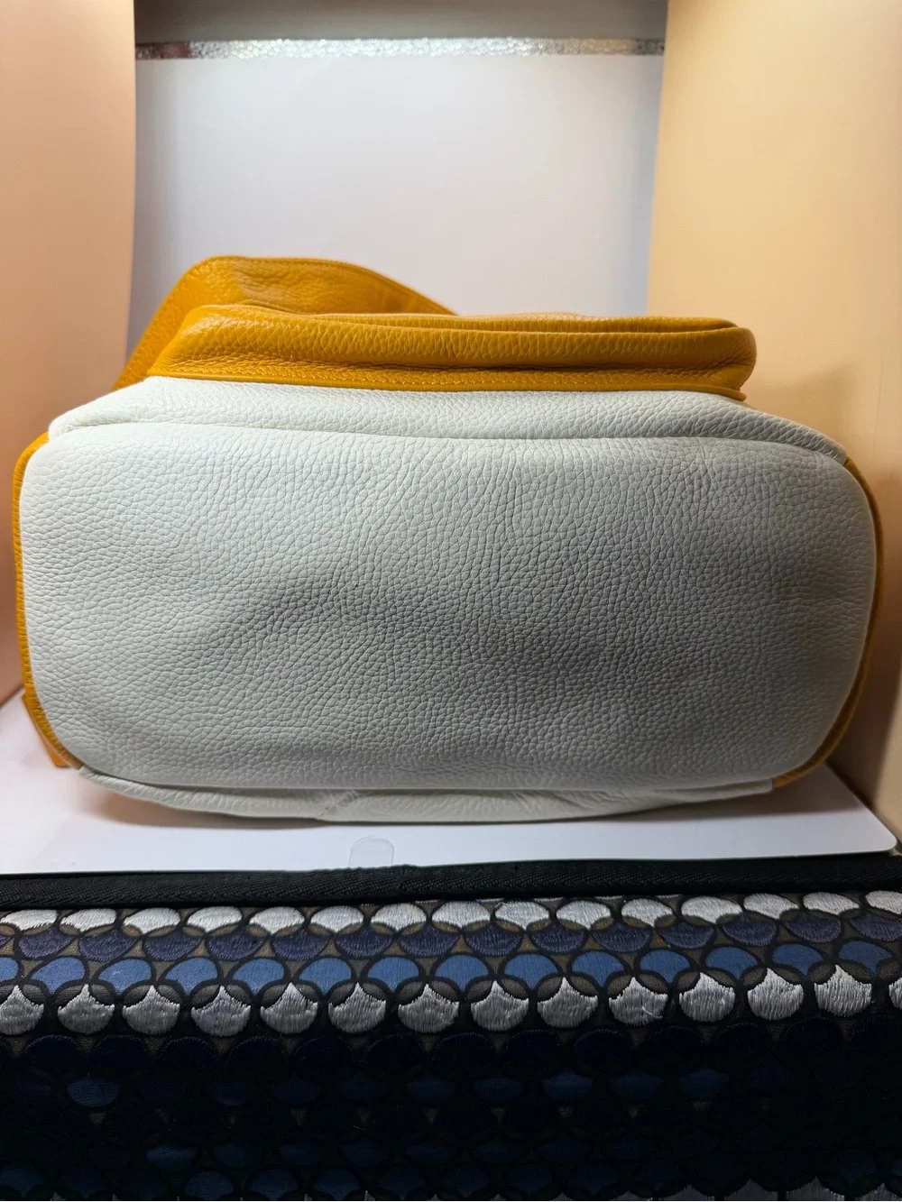 ALTOSY Large Soft Leather Backpack. Yellow and White.